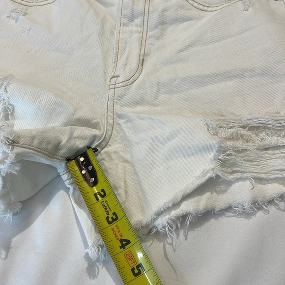 American Eagle Outfitters Women's White Distressed Shorts WOMENS SIZE 8 - Picture 2 of 7